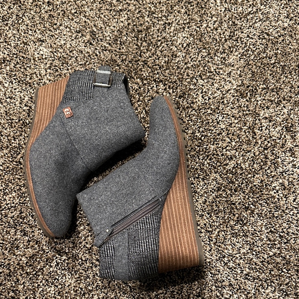 Like new women’s short boot. Wedge heel style.